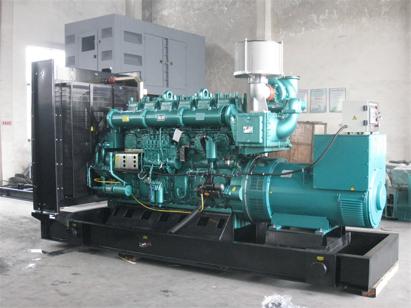 龙山200KW 柴油发电机的油耗是多少？