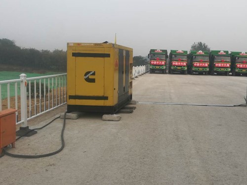 龙山电力系统的稳定性和设备兼容性如何影响发电机组的频率规格？