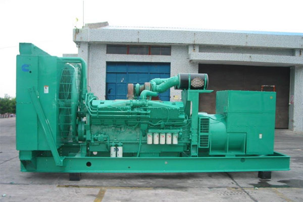 龙山工厂发电机应急发电时如何更准确地检查发电机状态？