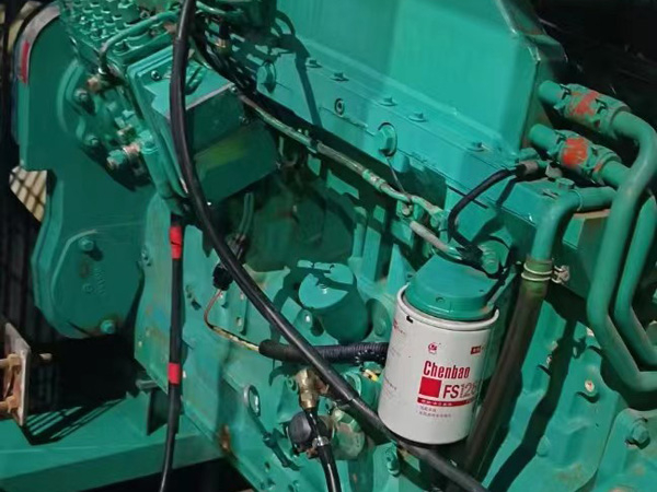 龙山如何确定新的发电机组控制系统是否与原系统兼容？