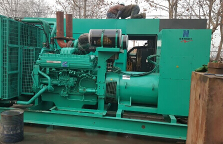 龙山发电机组如何判断水冷式机油散热器内部是否需要清洗？